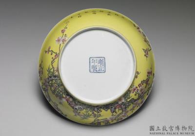 图片[3]-Plate with plum and bamboo in yellow ground of falangcai painted enamels, Qing dynasty, Yongzheng reign (1723-1735)-China Archive